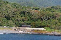 v001001003)温泉上段丘上の集落.jpg