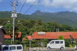 v002002001)湯泊から望む烏帽子岳.jpg