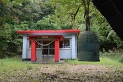v003001003)湯泊神社社殿.jpg