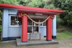 v003001006)湯泊神社拝殿.JPG