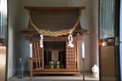 v003001007)拝殿奥の神殿.JPG