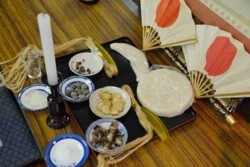 v002004012)二十三夜様供え物.jpg