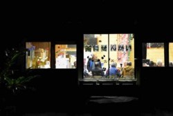 v004003013)夜のおつのこ館.jpg