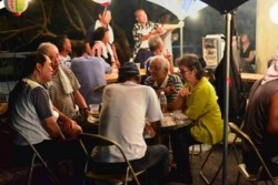 v006001005)皆が楽しむ夏祭り.jpg