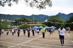 v006001020)運動会準備体操.jpg