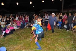 x002001023)子供たちの相撲①.jpg