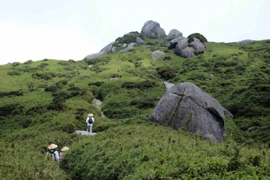x002002007)栗生岳山頂間近0009修.jpg