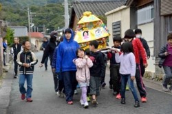 x002003015)行列の子供神輿.jpg