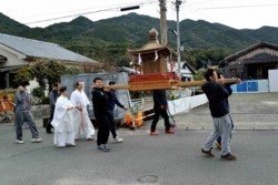 x002003016)ご神体の神輿.jpg