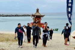 x002003021)神輿神社へa.jpg