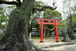 x003001001)栗生神社正面全景.jpg