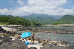 x003004004)栗生川の入江と浜.jpg