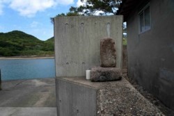 x004001003)栗生川河畔の水神様.jpg