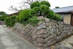 x004001006)花崗岩石垣の住宅.jpg