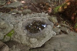 m_p004001004)石の水入れ.jpg