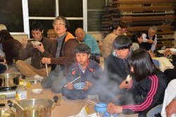 m_p005002012)忘年会鍋.jpg