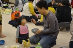m_p005002013)忘年会父子.jpg