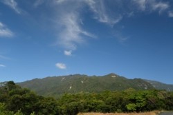 m_t001001006)芋塚岳と花崗岩山塊.jpg