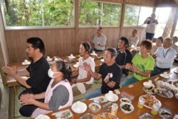 m_t002001017一同神前に拝礼.jpg