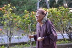 m_t002003013にんこ渡す②.jpg