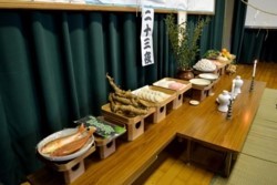 m_t002005007)二十三夜様供え物.jpg