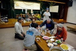 m_t002005014)一同飲みかわす.jpg