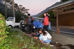 m_t005003013)暮公民館植栽子供②.jpg