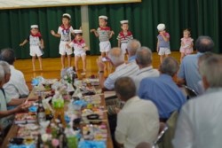 m_t007003023)敬老会幼児演技.jpg
