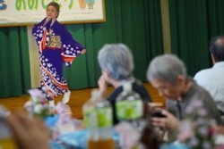 m_t007003025)敬老会祝い舞.jpg