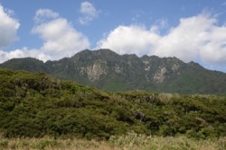 m_q001001005)トイモ岳など前岳.jpg