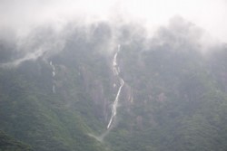 m_q001001007)トイモ岳ひやみず滝.jpg