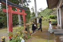 m_q002003005)七草弓矢八幡参り.jpg