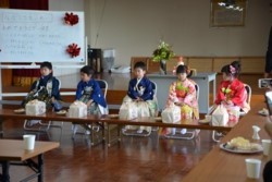 m_q002003007)七草お祝い会7歳5人.jpg