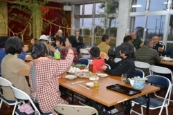 m_q002004013)会場奥に拝み者.jpg
