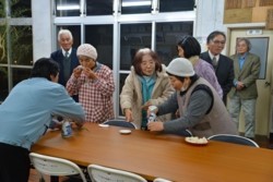 m_q002004018)お神酒をいただく.jpg