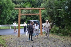 m_q002005013)正八幡神社祭鳥居.jpg
