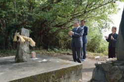 m_q002005017)田の神水神祭参拝.jpg