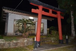 m_q002005018)夜ごもり弓矢八幡.jpg