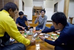 m_q002005020)夜ごもり飲食.jpg