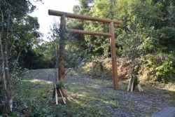 m_q002005024)正八幡門松.jpg