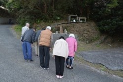 m_q002005029)十日えびす祭参拝.jpg
