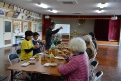 m_q002005030)十日えびす祭会食.jpg