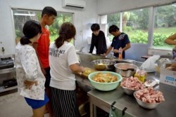 m_q003001016)15日ご苦労会準備.jpg