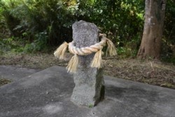 m_q004001025)田の神水神様.jpg