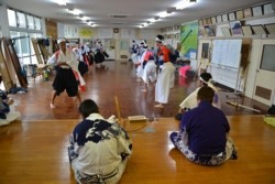 m_q005002004)公民館ナギナタ踊り.jpg
