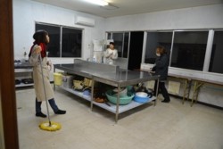 m_q005003022)婦人会公民館清掃調理.jpg