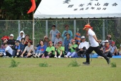 m_q007002012)輪回し競争.jpg