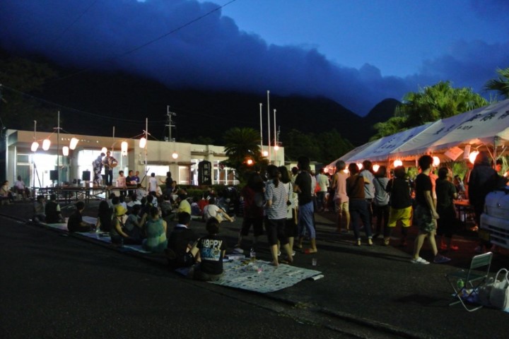 m_q007001001)盆の夜は夏祭り.jpg
