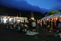 m_q007001001)盆の夜は夏祭り.jpg