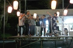 m_q007001008)踊る舞台.jpg